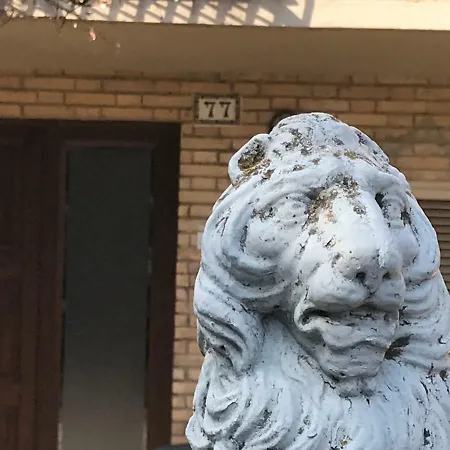 Con Parcheggio E Giardino Apartmán