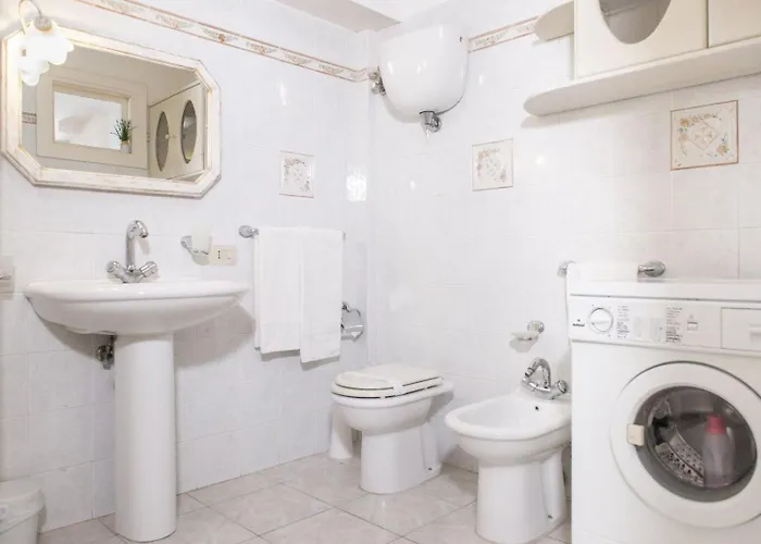 Apartamento Con Parcheggio E Giardino *