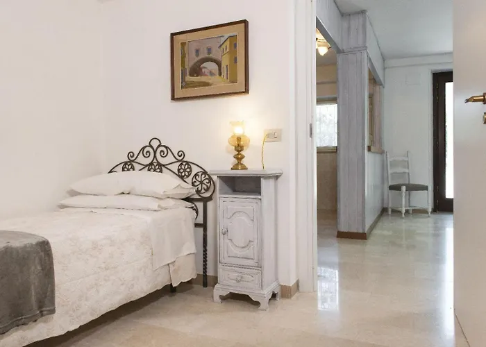 Con Parcheggio E Giardino Apartamento *