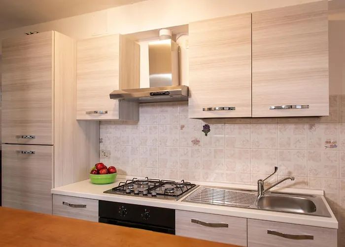 Apartamento Con Parcheggio E Giardino