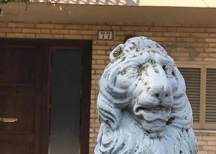 Con Parcheggio E Giardino Apartamento